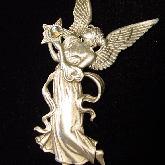 Jonette Jewelry "JJ" Jewelry - 🆕 ‘Angel with Star 🌟’ Pin Brooch